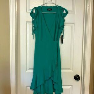 NWT Lulu’s Size L Green wrap dress
